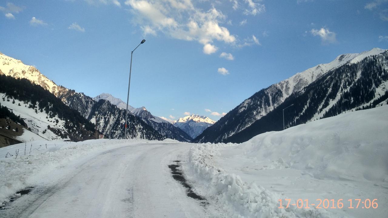 Hotel Glacier Heights Sonāmarg المظهر الخارجي الصورة